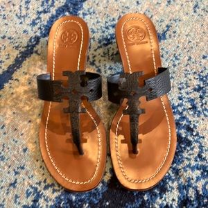 Woman’s Tory Burch sandals. Never worn Sz 7.5